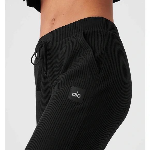 Alo Muse Black Sweatpants Size M - Picture 4 of 8